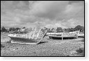 HDR Cimetiere a bateaux B&W scheepskerkhof scheepswrakken scheepswrak urbex quelmer rance bretagne frankrijk kerkhof schip schepen boot boten graffiti strand zwart wit foto